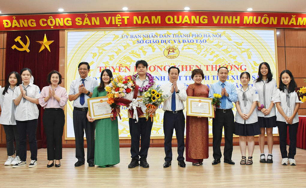 Hà Nội khen thưởng Á quân Đường lên đỉnh Olympia 2022 - 2 Hà Nội khen thưởng Á quân Đường lên đỉnh Olympia 2022 - 2