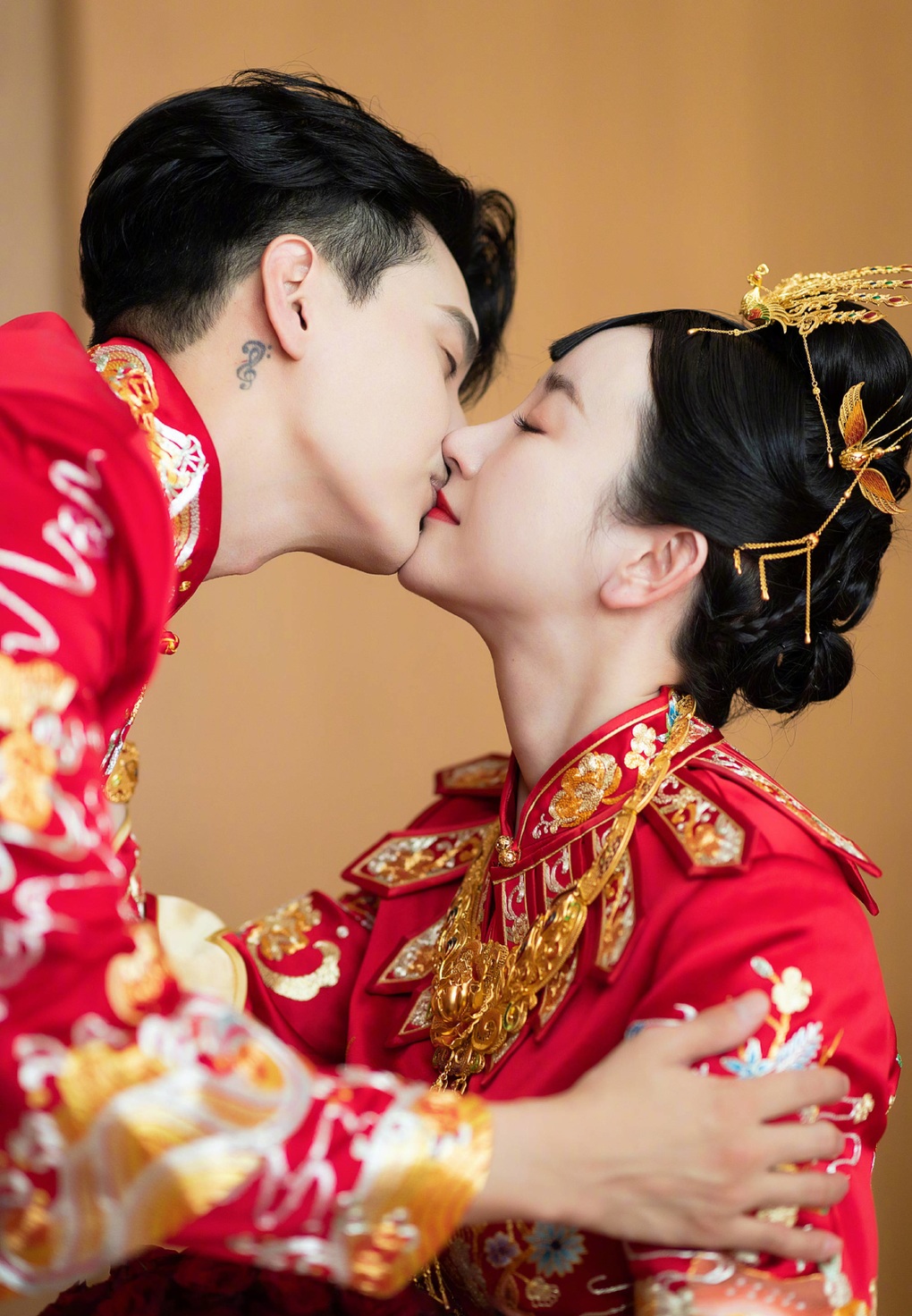 Nàng Vương Ngữ Yên Trương Mông đeo trĩu vàng, rạng rỡ trong ngày cưới - 5 Nàng Vương Ngữ Yên Trương Mông đeo trĩu vàng, rạng rỡ trong ngày cưới - 5