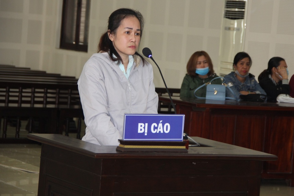 Bán dầu ăn khuyến mãi, nữ nhân viên lừa đảo hơn 1,7 tỷ đồng - 1