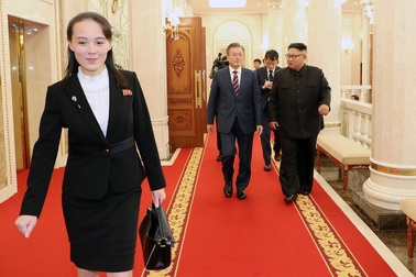 Em gái tất bật tháp tùng ông Kim Jong-un tại thượng đỉnh liên Triều