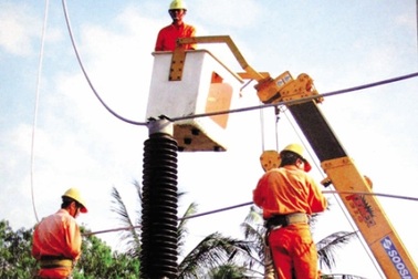 Điện, xăng tăng giá không ảnh hưởng tới việc "cứu" doanh nghiệp?