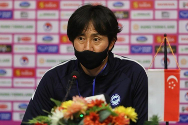 HLV Singapore: "Chúng tôi sẽ thay đổi để hướng tới AFF Cup"