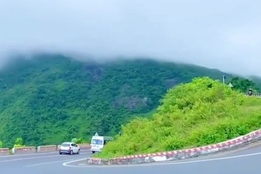 Đổ dốc, ôm cua tốc độ cao, thanh niên ngã văng khỏi đường đèo