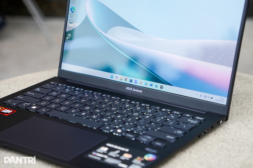 Đánh giá Asus Zenbook 14: Mỏng nhẹ, hiệu năng vừa phải - 3 Đánh giá Asus Zenbook 14: Mỏng nhẹ, hiệu năng vừa phải - 3