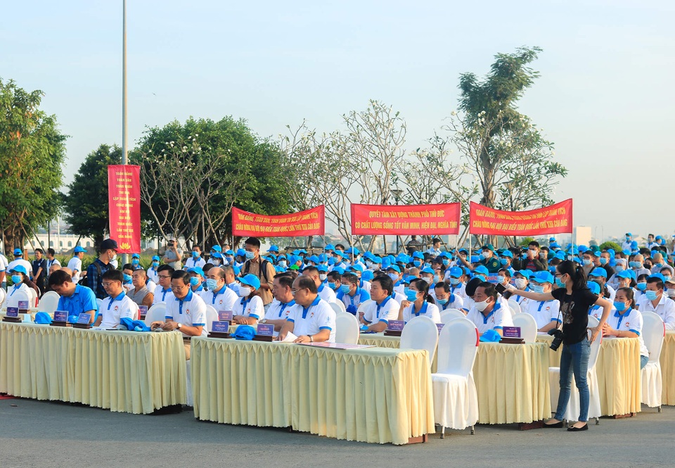 Van Phuc Group ủng hộ 1 tỷ đồng cho quỹ người nghèo Q.Thủ Đức - 1 Van Phuc Group ủng hộ 1 tỷ đồng cho quỹ người nghèo Q.Thủ Đức - 1
