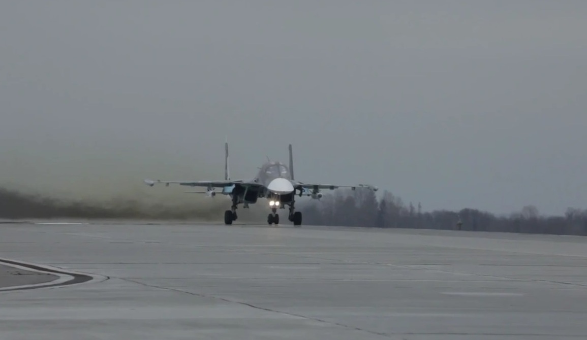 Khoảnh khắc xe tăng bay Su-34 Nga phóng tên lửa vào cứ điểm của Ukraine - 1 Khoảnh khắc xe tăng bay Su-34 Nga phóng tên lửa vào cứ điểm của Ukraine - 1