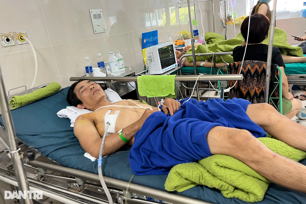 Lời khẩn cầu của 2 đứa trẻ bị mẹ bỏ rơi, bố nguy kịch vì tai nạn - 4 Lời khẩn cầu của 2 đứa trẻ bị mẹ bỏ rơi, bố nguy kịch vì tai nạn - 4