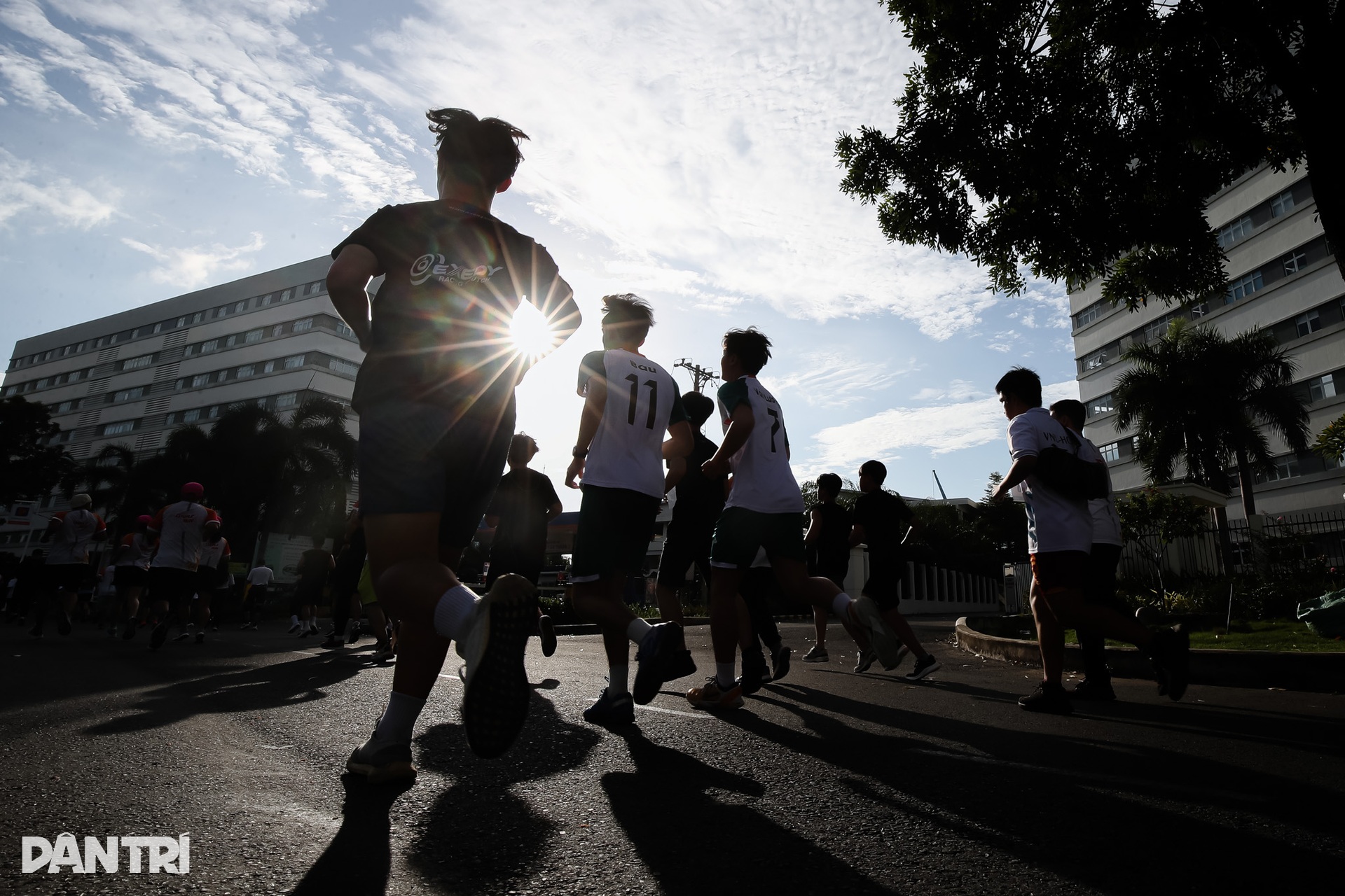 Hơn 1.000 cặp đôi chạy bộ gây quỹ làm lễ cưới cho người khó khăn ở TPHCM - 3 Hơn 1.000 cặp đôi chạy bộ gây quỹ làm lễ cưới cho người khó khăn ở TPHCM - 3