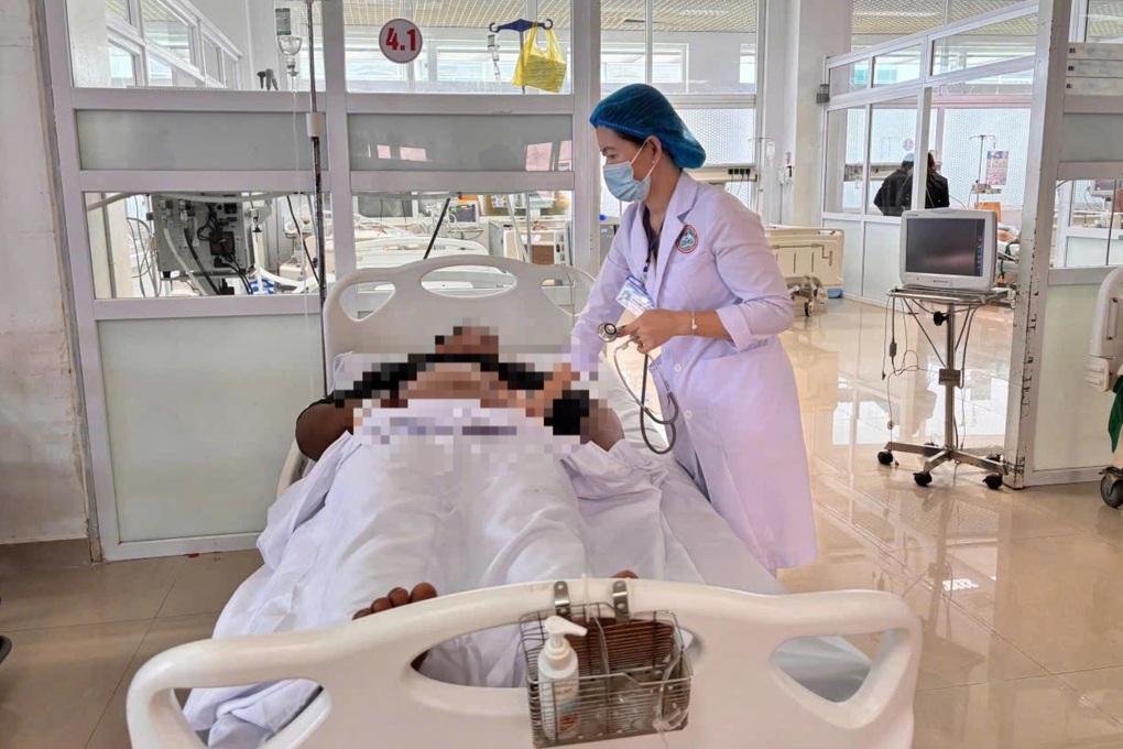 Ăn nấm lạ, 7 người trong gia đình nhập viện cấp cứu - 1 Ăn nấm lạ, 7 người trong gia đình nhập viện cấp cứu - 1