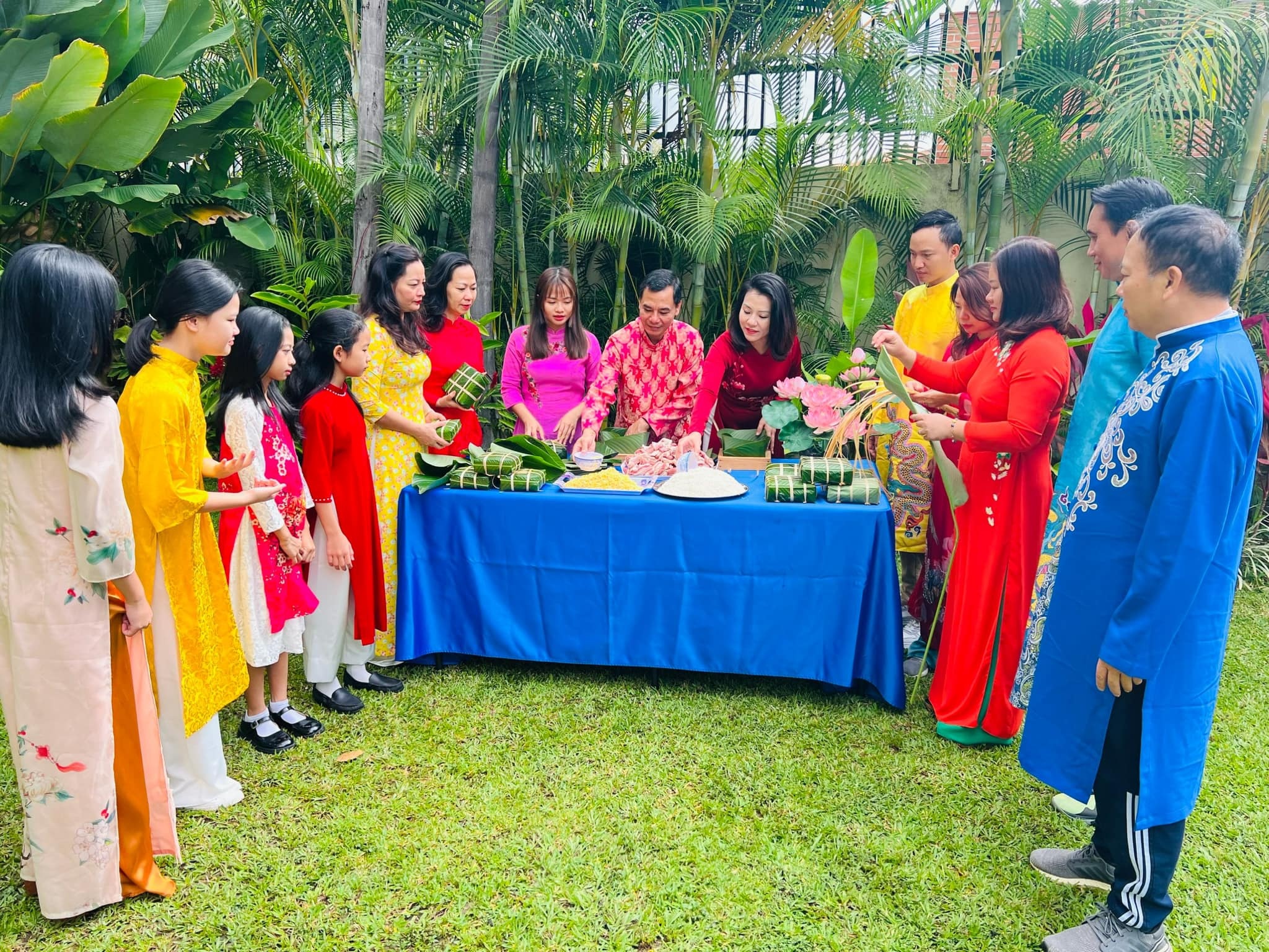 Жвава атмосфера Тет у посольствах В'єтнаму по всьому світу - 3 Không khí đón Tết rộn ràng tại đại sứ quán Việt Nam trên khắp thế giới - 3