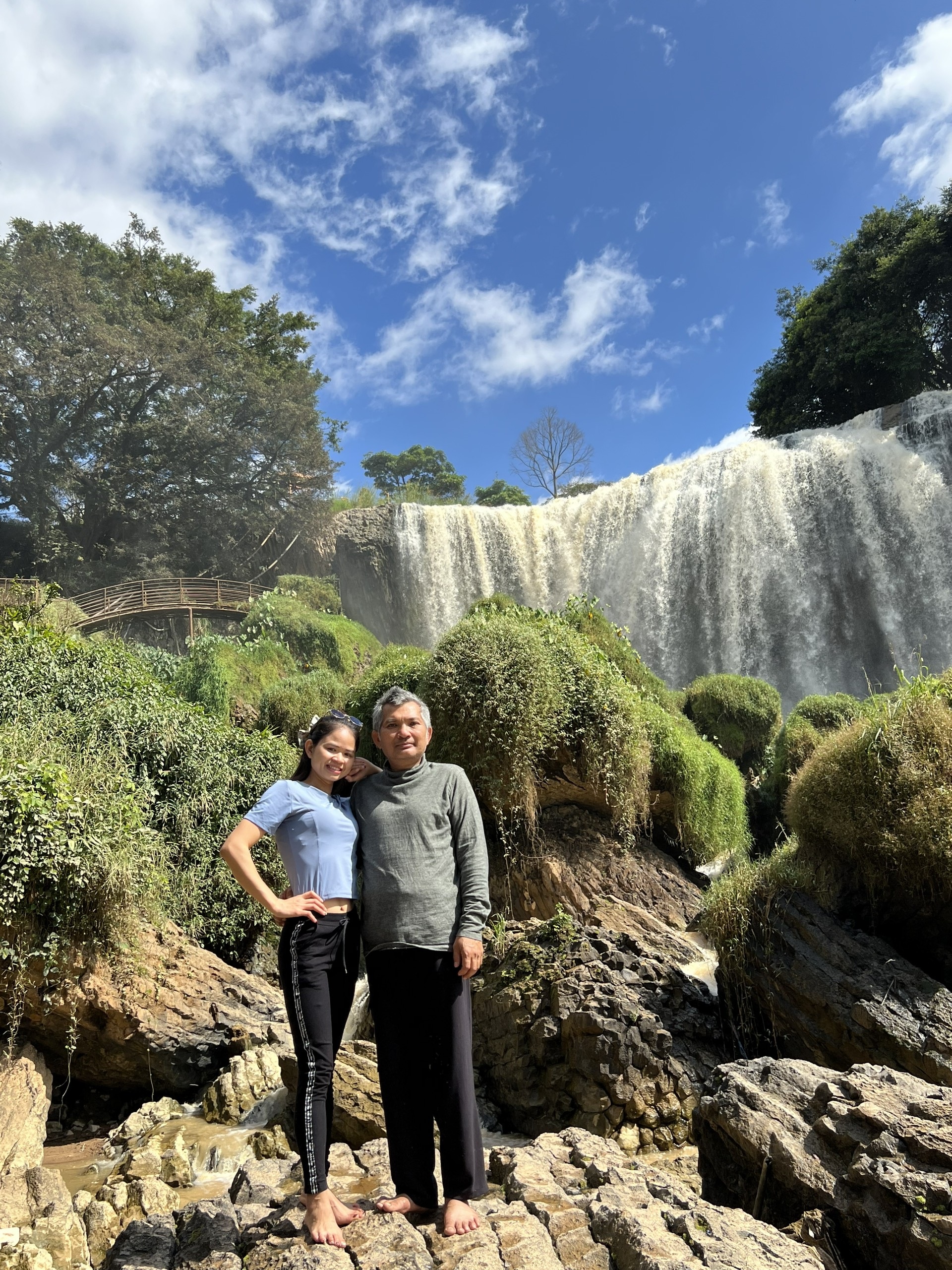 Nên duyên nhờ bỏ phố về rừng, cặp đôi từng đổ vỡ có hạnh phúc trong mơ - 2 Nên duyên nhờ bỏ phố về rừng, cặp đôi từng đổ vỡ có hạnh phúc trong mơ - 2