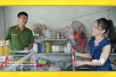 "Phố trong làng": Đông công an phải lòng cô bán quạt