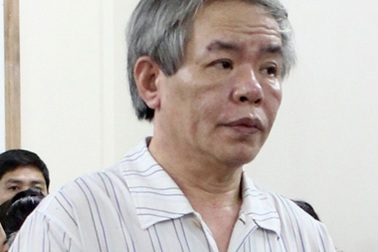Cựu Phó TGĐ Tập đoàn Nam Cường quanh co trước tòa 