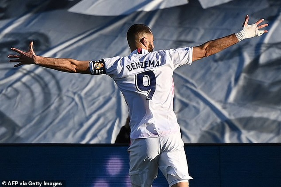 Benzema tỏa sáng, Real Madrid vượt qua Barcelona và bám đuổi Atletico - 7 Benzema tỏa sáng, Real Madrid vượt qua Barcelona và bám đuổi Atletico - 7
