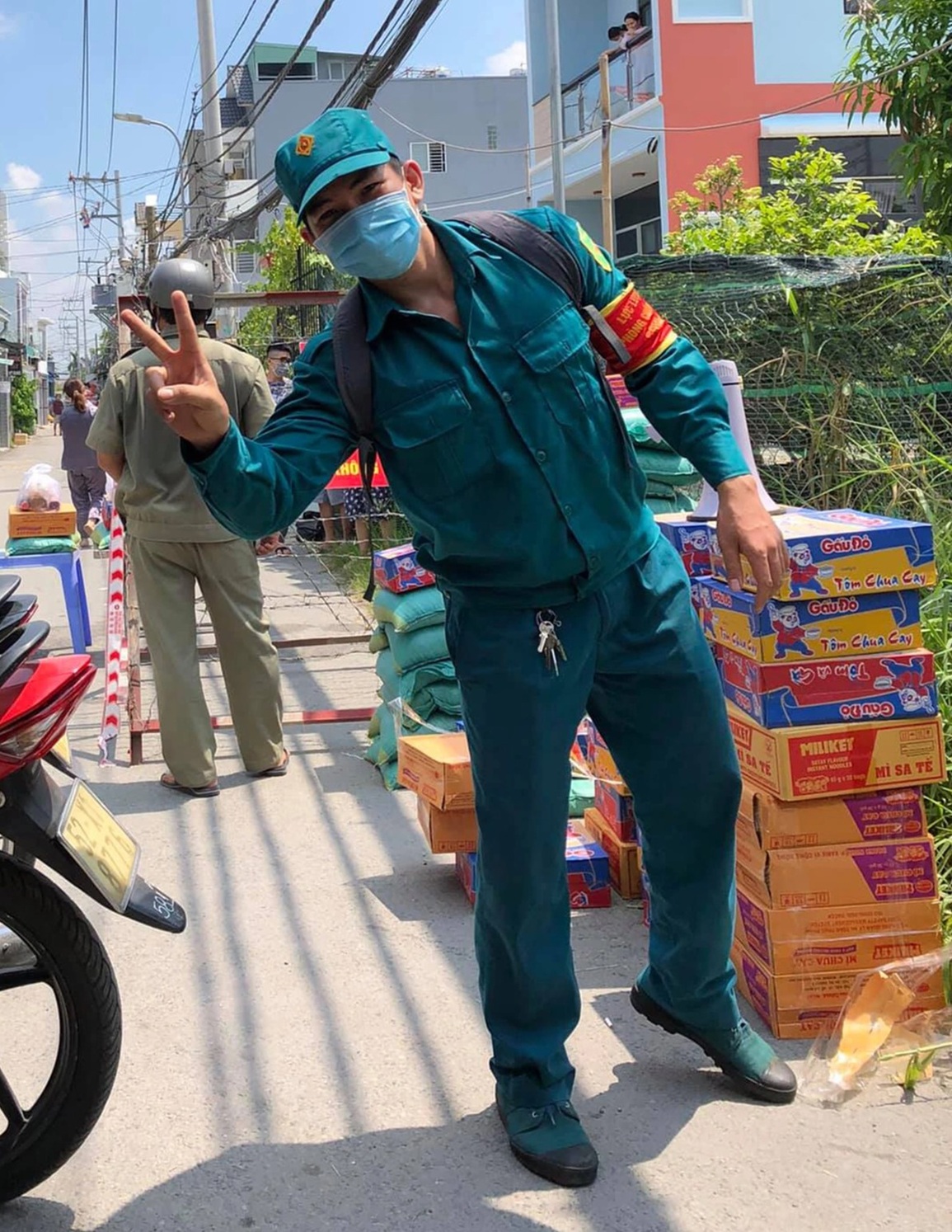 Mừng tuổi đầu năm: Lì xì trao đi, niềm vui nhận lại - 4 Mừng tuổi đầu năm: Lì xì trao đi, niềm vui nhận lại - 4