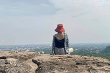 Cô gái qua đời ở nước ngoài vì sốt rét, cha mẹ ngược đãi chỉ cần tài sản