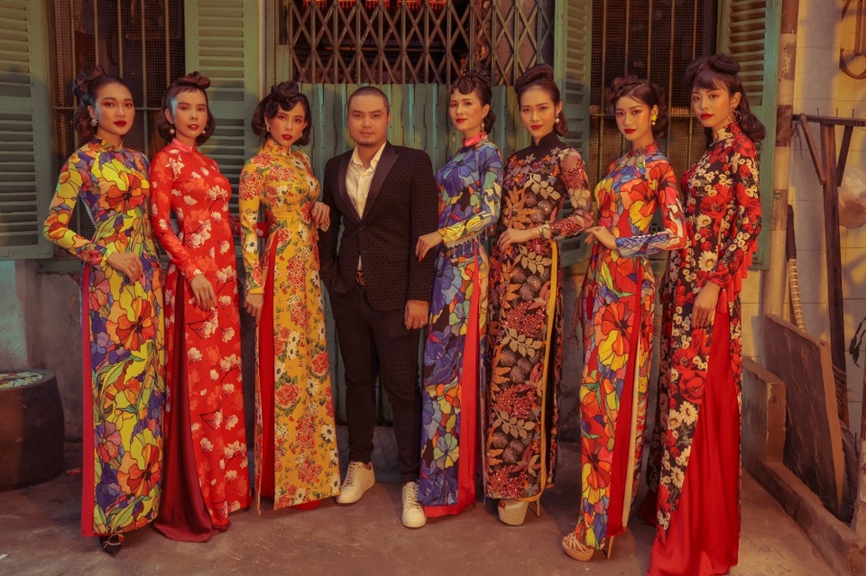 Dàn mỹ nhân Việt uốn tóc “phi dê” gợi nhớ Tết xưa - 10 Dàn mỹ nhân Việt uốn tóc “phi dê” gợi nhớ Tết xưa - 10