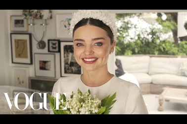 Miranda Kerr hé lộ váy cưới