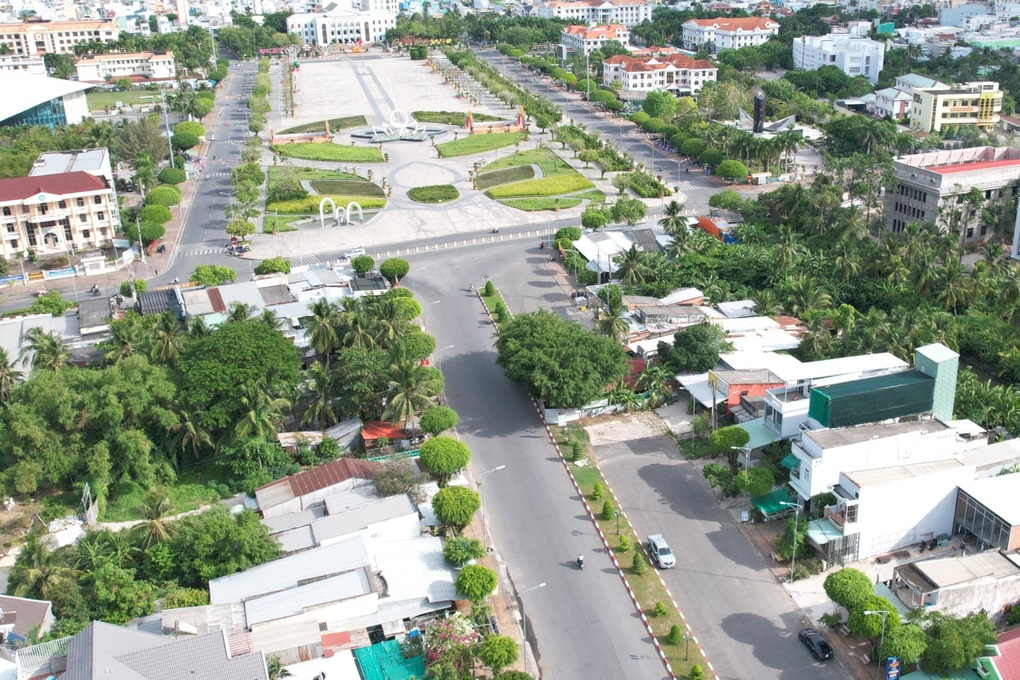 Cận cảnh 2 ngôi nhà ngáng đường lớn suốt 20 năm - 3 Cận cảnh 2 ngôi nhà ngáng đường lớn suốt 20 năm - 3