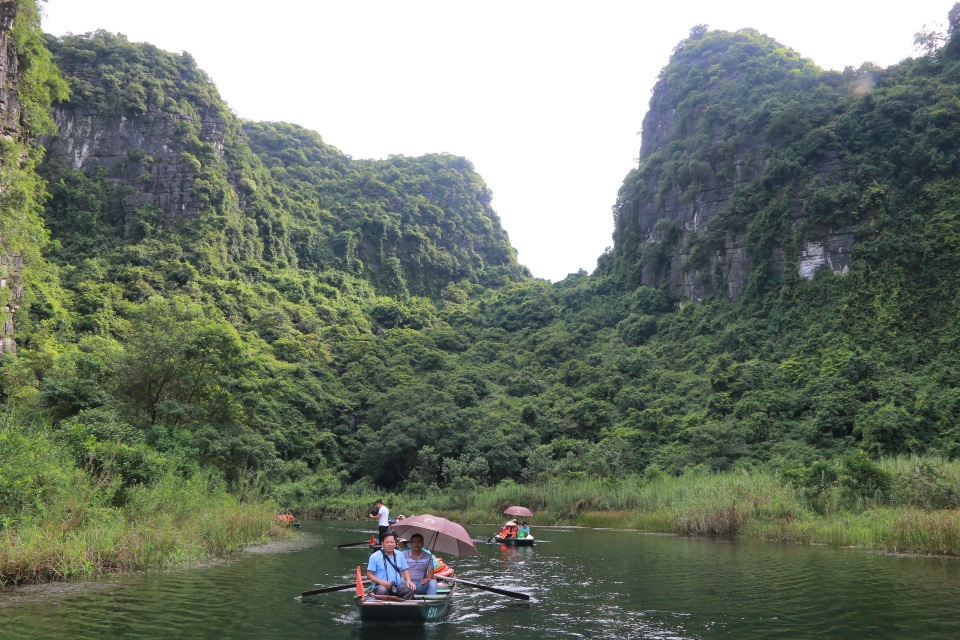 Di sản Tràng An “trong xanh mát lành” giữa trời thu làm say lòng du khách - 7 Di sản Tràng An “trong xanh mát lành” giữa trời thu làm say lòng du khách - 7