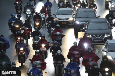 Hà Nội rét đậm, khách đi xe công nghệ khóc vì giá chát, app quay mòng