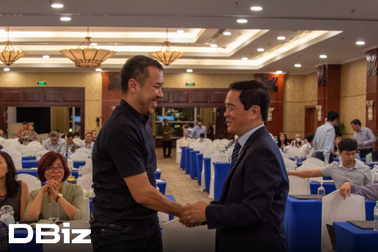 Cái bắt tay của 2 ông trùm và "sóng ngầm" trước cuộc đua 35.000 tỷ đồng