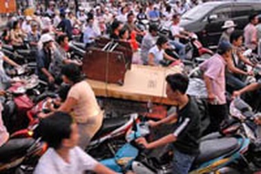 Xe máy, xe tải - "thủ phạm" gây ô nhiễm không khí đô thị 