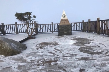 Đỉnh Fansipan lạnh dưới 0 độ C, khả năng có băng tuyết