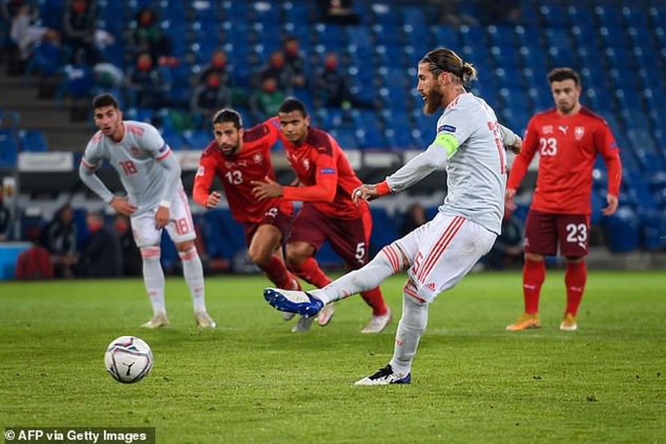 Ramos hai lần đá hỏng phạt đền, Tây Ban Nha hòa thất vọng Thụy Sỹ - 3 Ramos hai lần đá hỏng phạt đền, Tây Ban Nha hòa thất vọng Thụy Sỹ - 3