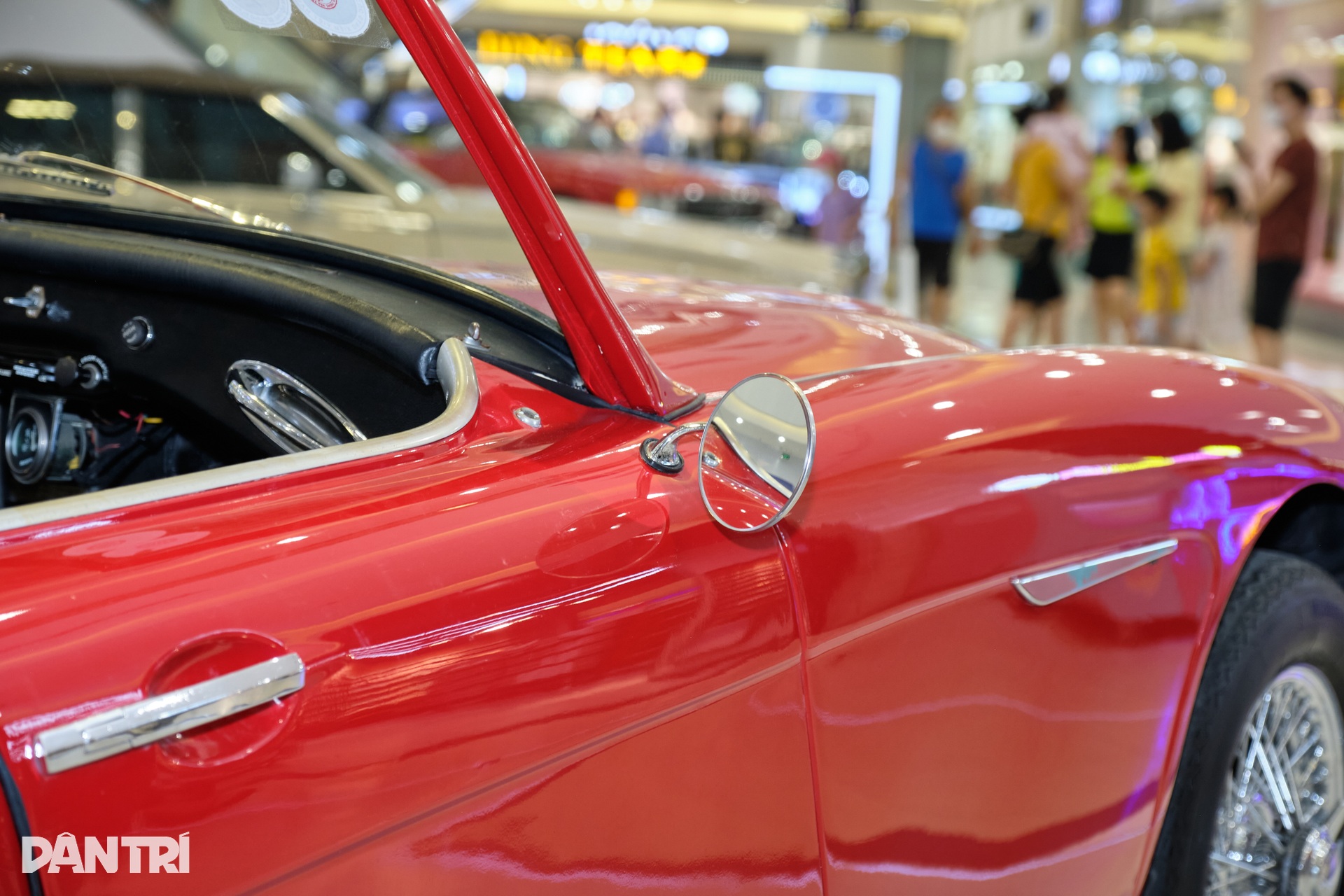 Bộ ba xe cổ hàng hiếm hội tụ tại Hà Nội: Hơn 50 năm vẫn chạy tốt - 9