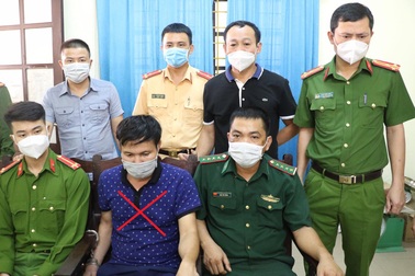 Bí mật trong xe hàng của shipper xuyên Việt bằng ô tô