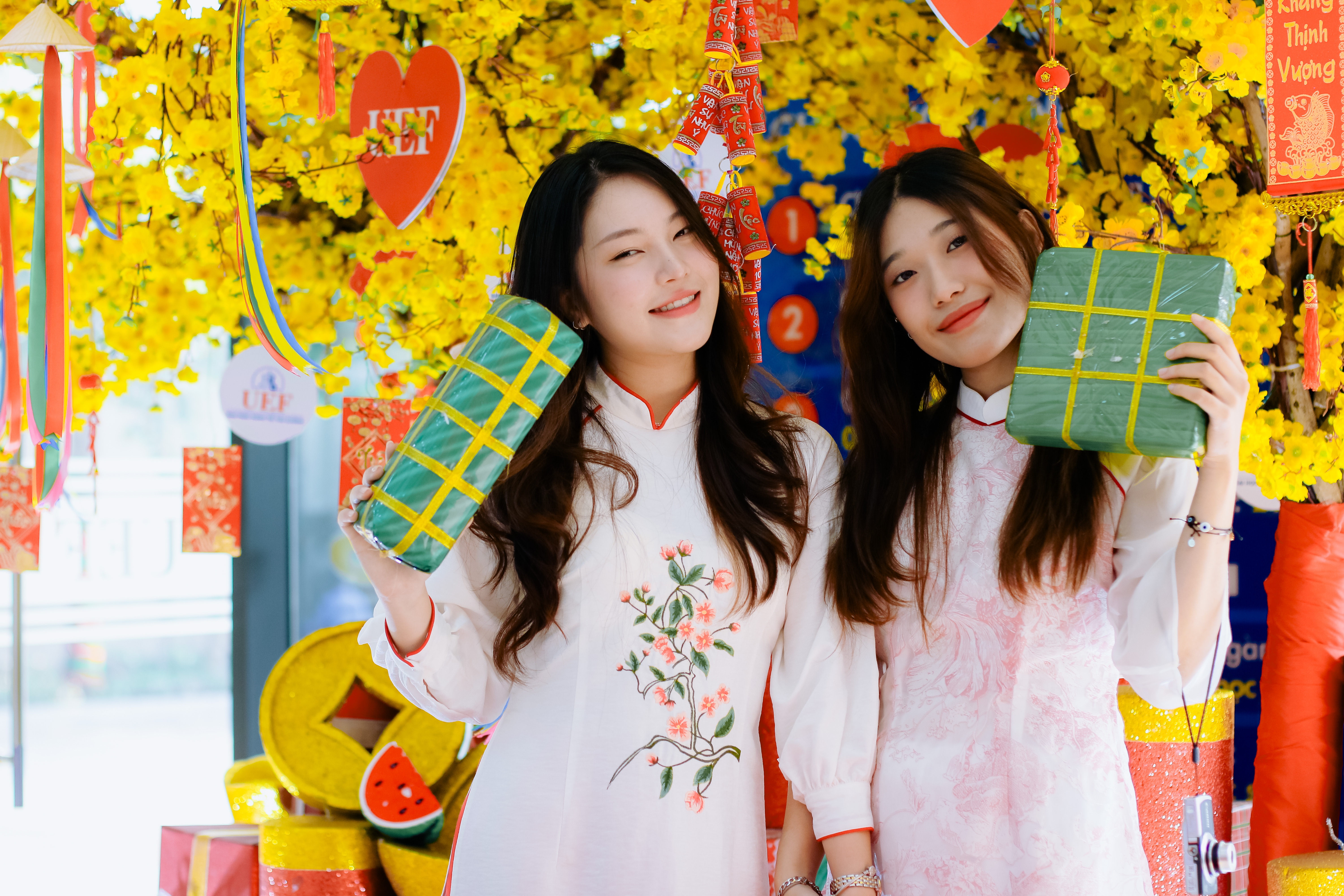 Lecturers and students dress up to capture Tet moments at school - 1 Giảng viên, sinh viên lên đồ long lanh, lưu khoảnh khắc Tết ở trường học - 1