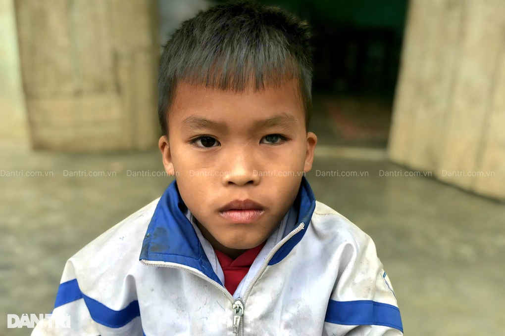 Người phụ nữ thấp bé nhẹ cân gánh cả gia đình ốm đau, bệnh tật - 3 Người phụ nữ thấp bé nhẹ cân gánh cả gia đình ốm đau, bệnh tật - 3