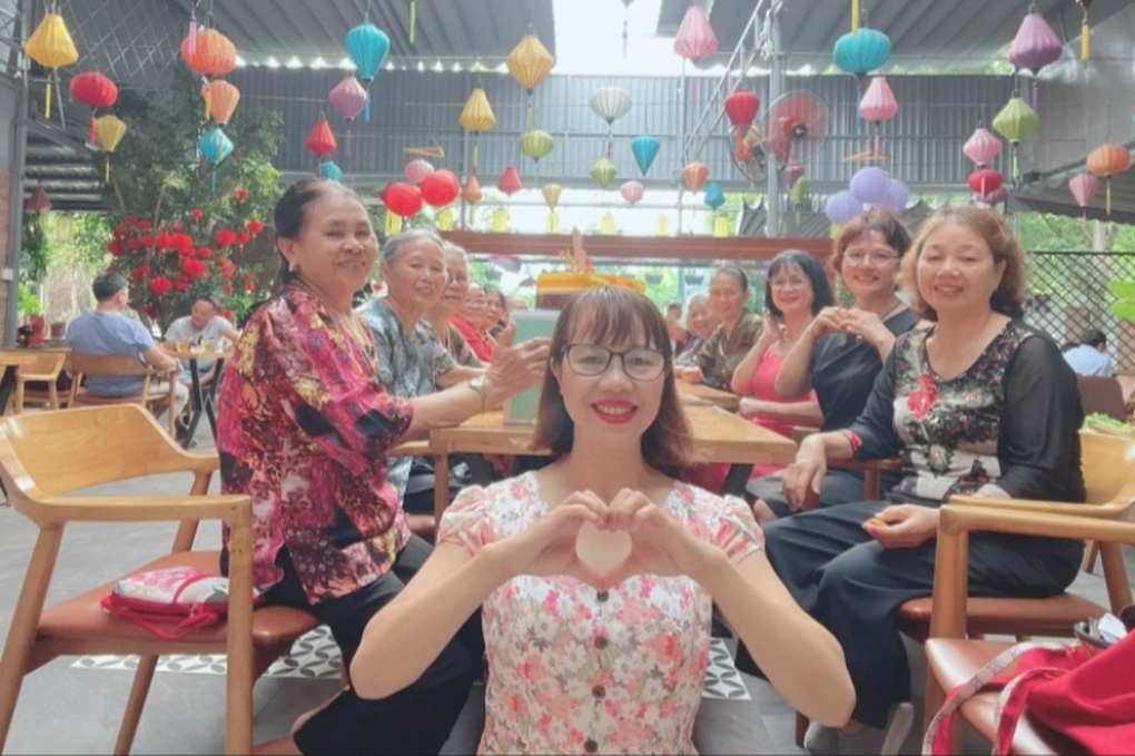 Hội bạn U80 không nói xấu con cái gây sốt mạng - 2 Hội bạn U80 không nói xấu con cái gây sốt mạng - 2