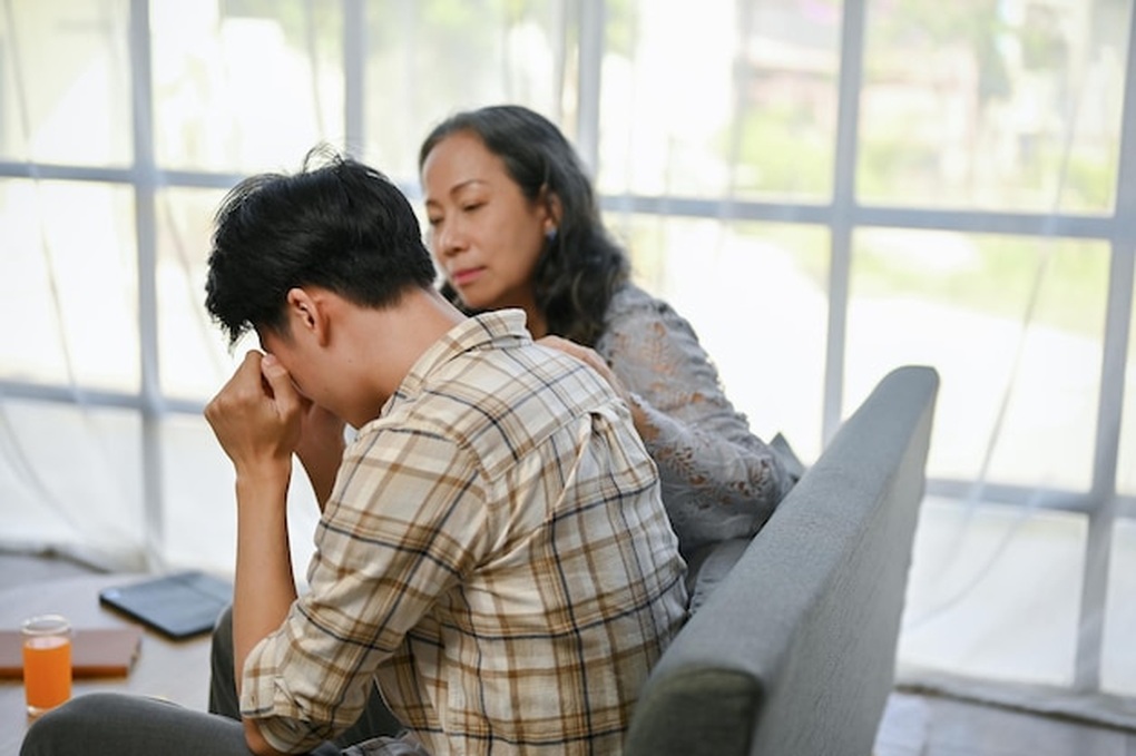 Mẹ luôn lạnh lùng với riêng mình tôi, hóa ra lý do vì điều này - 1 Mẹ luôn lạnh lùng với riêng mình tôi, hóa ra lý do vì điều này - 1