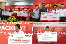 Những khách hàng trúng Vietlott tiền tỷ nhưng không đeo mặt nạ