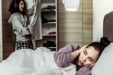 Chuyển nhà gấp vì không chịu nổi nết ăn ở bẩn thỉu của bạn cùng phòng