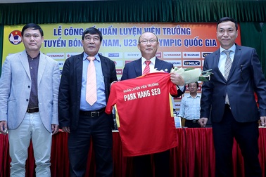 Hai ông thầy người Hàn Quốc và những thách thức ở bóng đá Việt Nam