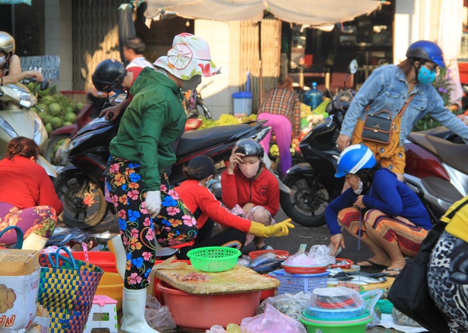 Xăng rẻ, dân xếp hàng dài mua tích trữ: Nguy cơ cháy nổ quá cao - 4 Xăng rẻ, dân xếp hàng dài mua tích trữ: Nguy cơ cháy nổ quá cao - 4