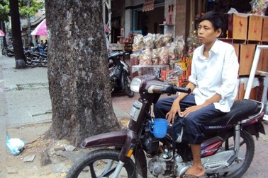 Những cuốc xe ôm khắc khoải mong cầu sự sống