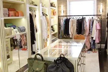 Tủ đồ hiệu giá 1 triệu bảng Anh của con gái tỷ phú F1