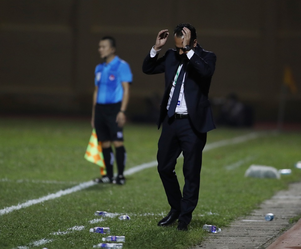 V-League 2020: TPHCM bứt phá trước CLB Hà Nội, chuyện trọng tài và VAR - 4 V-League 2020: TPHCM bứt phá trước CLB Hà Nội, chuyện trọng tài và VAR - 4