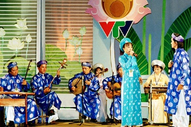 Đờn ca tài tử phô diễn lực lượng