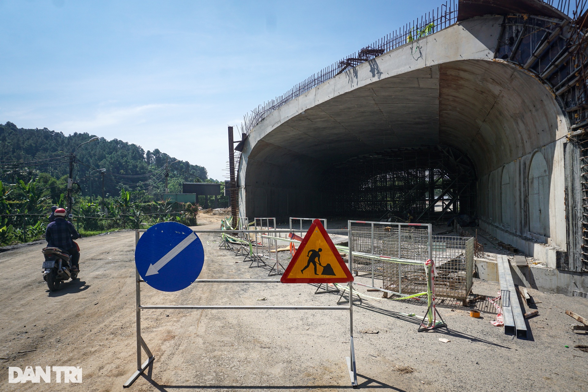 Công trường đường nối cảng biển gắn với Khu Thương mại tự do Đà Nẵng - 9 Công trường đường nối cảng biển gắn với Khu Thương mại tự do Đà Nẵng - 9