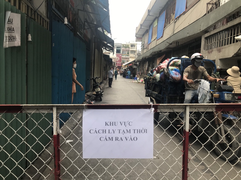 TPHCM khẩn cấp tìm người đến Starbucks coffee, nhà sách Nguyễn Huệ ở Quận 1 - 1 TPHCM khẩn cấp tìm người đến Starbucks coffee, nhà sách Nguyễn Huệ ở Quận 1 - 1