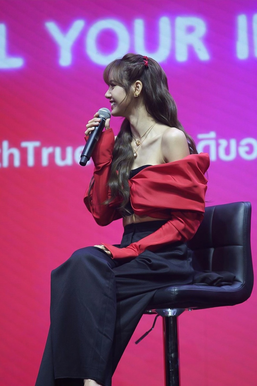 Ngắm loạt mỹ nhân đình đám quốc tế hút hồn trong trang phục NTK Công Trí - 7 Ngắm loạt mỹ nhân đình đám quốc tế hút hồn trong trang phục NTK Công Trí - 7