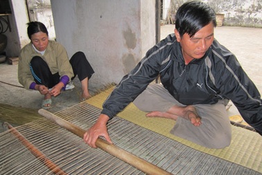 Cái khó bó... thưởng tết