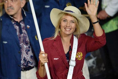 Những ngôi sao cầm cờ diễu hành trong lễ khai mạc Olympic London 