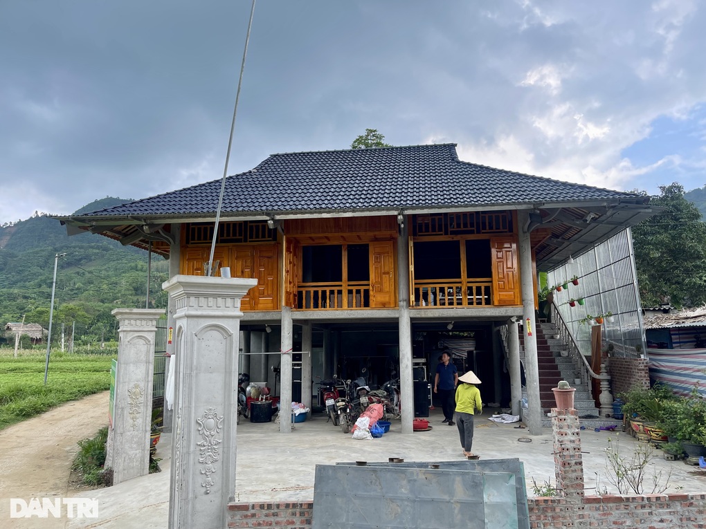 Người dân xã Minh Xuân: Chúng tôi rất phấn khởi khi được nhận nhà mới - 3 Người dân xã Minh Xuân: Chúng tôi rất phấn khởi khi được nhận nhà mới - 3