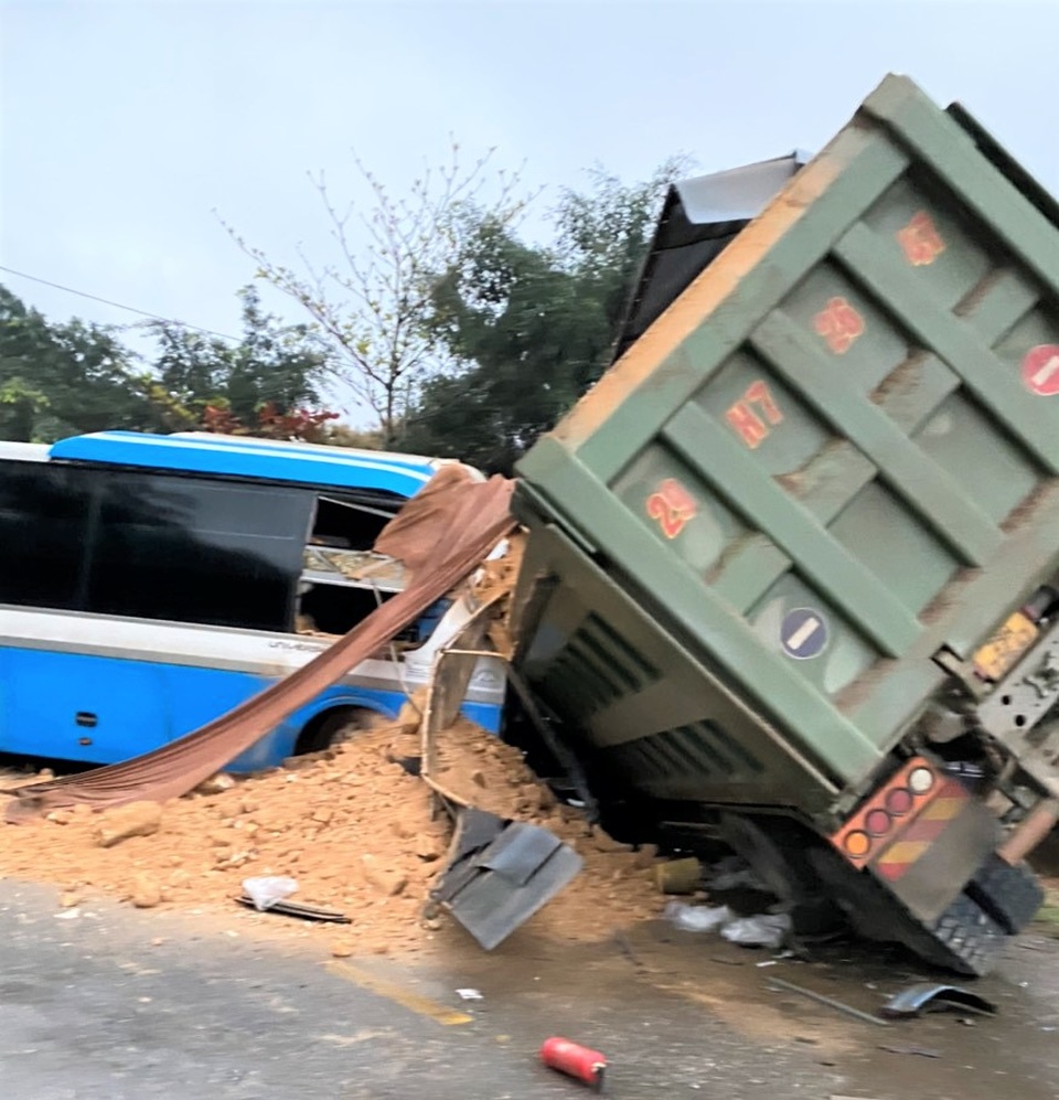 3 người tử vong trong vụ tông xe nghiêm trọng lúc rạng sáng - 3 3 người tử vong trong vụ tông xe nghiêm trọng lúc rạng sáng - 3